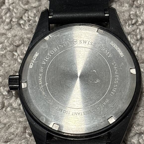 Victorinox Swiss Army Garrison model 26071.CB, Rubber Strap And Quartz Move NB